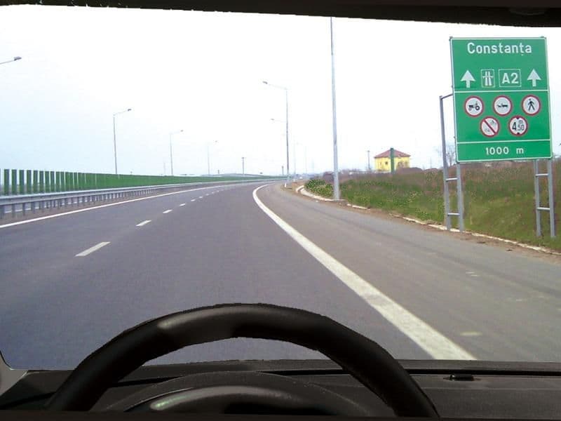 Viteza maximă autorizată pe autostrăzi pentru autovehiculele din categoriile A şi B este de: Viteza maximă autorizată pe autostrăzi pentru autovehiculele din categoriile A şi B este de: