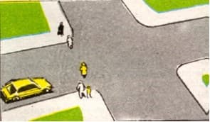 Pietonii din imaginea alaturata care traverseaza strada, procedeaza conform obligatiilor stabilite prin normele rutiere ?