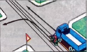 Motociclistul din imaginea alaturata s-a incadrat corect pentru a executa virajul spre stanga?