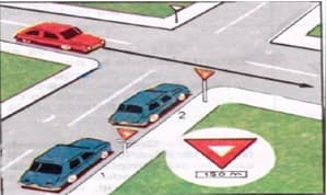 Priviti imaginea alaturata. Care din cele doua indicatoare obliga conducatorul autoturismului albastru sa acorde prioritate vehiculelor din intersectie? Priviti imaginea alaturata. Care din cele doua indicatoare obliga conducatorul autoturismului albastru sa acorde prioritate vehiculelor din intersectie?