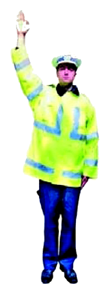 Semnifică oprire pentru toți cei care se apropie (vehicule și pietoni) mai puțin cei care nu o pot face în siguranță. Cei care au pătruns deja în intersecție își continuă deplasarea cu atenție mărită.