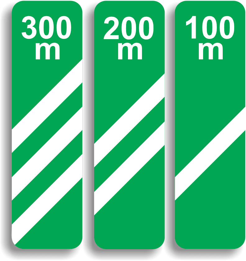 Se montează la 300 m (primul panou), 200 m (al doilea panou) și la 100 m (al treilea panou) de următoarea bifurcație de pe o autostradă. Fiecare linie albă înseamnă 100 m.