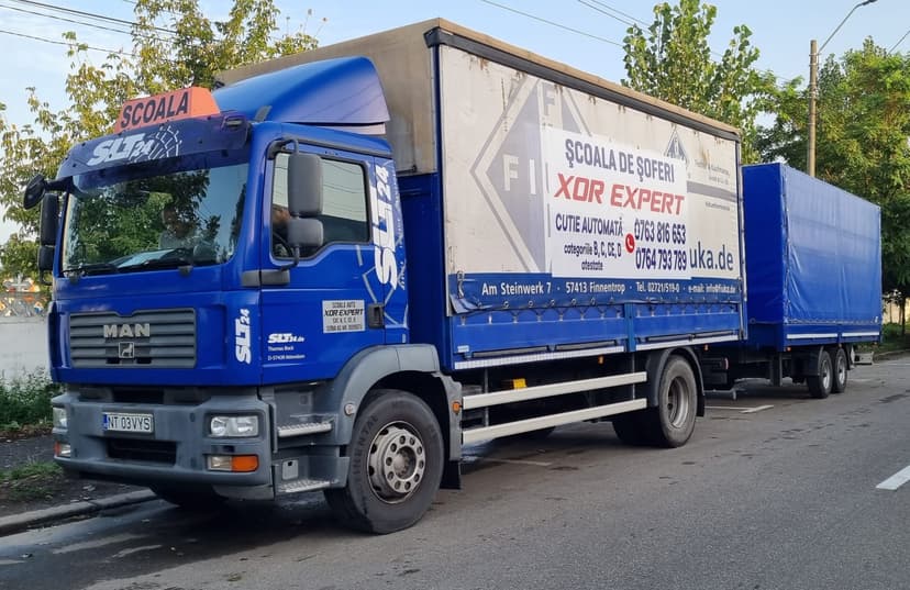 Camion - parc auto - Școala de Șoferi Auto XOR Expert Camion - parc auto - Școala de Șoferi Auto XOR Expert