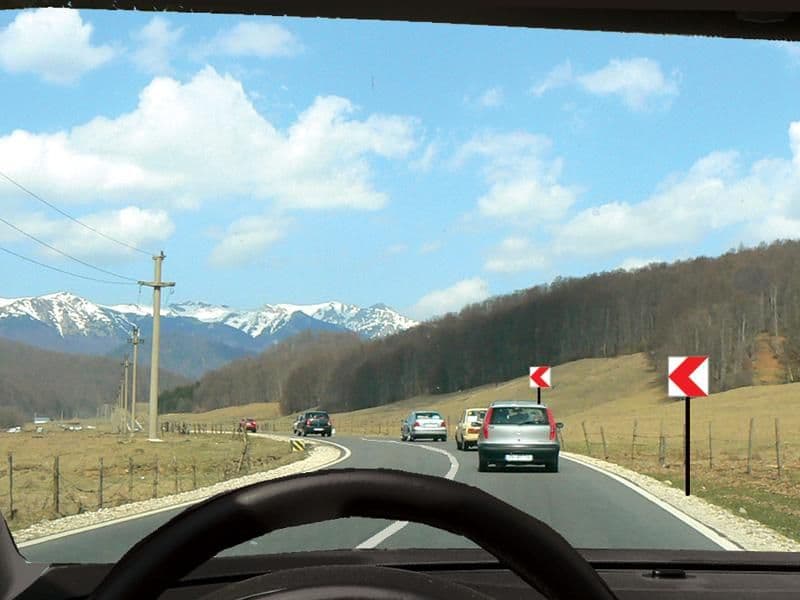 Se poate efectua depăşirea în situaţia dată? Se poate efectua depăşirea în situaţia dată?