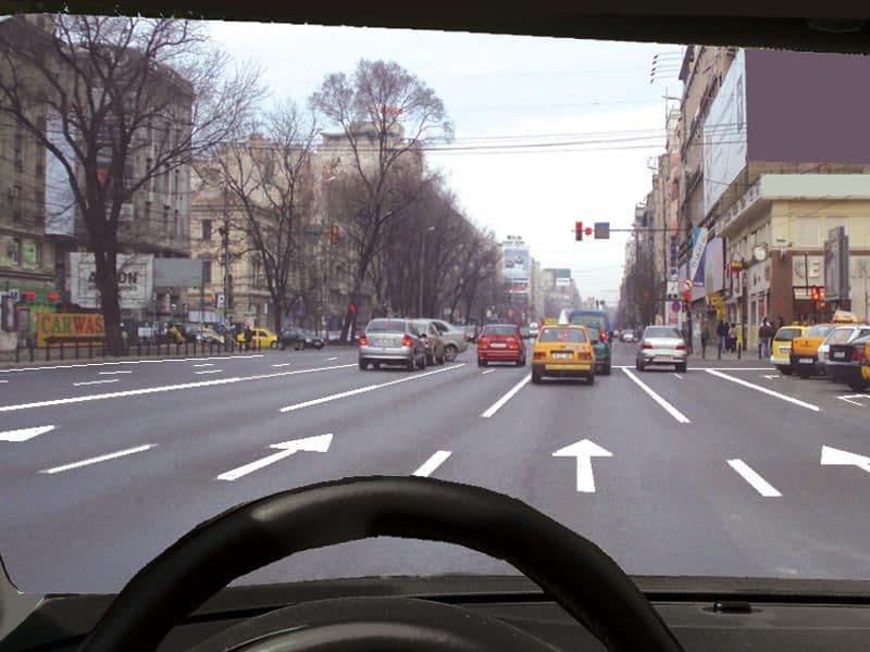 Cum trebuie să procedați corect la trecerea de pe o bandă pe alta? Cum trebuie să procedați corect la trecerea de pe o bandă pe alta?