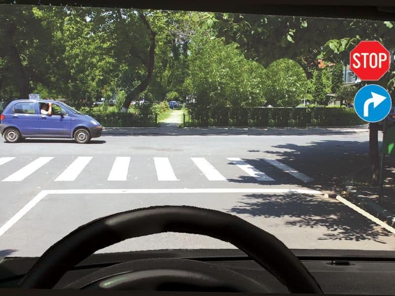 Cum procedați în intersecția care urmează? Cum procedați în intersecția care urmează?
