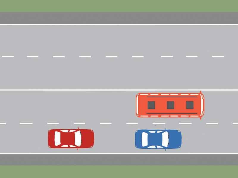 Cum trebuie să procedeze conducătorul autobuzului din imagine, dacă sesizează că pneul roţii din dreapta spate este în pană? Cum trebuie să procedeze conducătorul autobuzului din imagine, dacă sesizează că pneul roţii din dreapta spate este în pană?