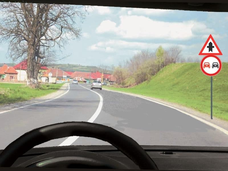 Conducătorul de autovehicul poate staționa în zonă ce urmează după aceste indicatoare? Conducătorul de autovehicul poate staționa în zonă ce urmează după aceste indicatoare?