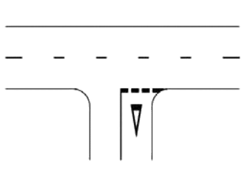 Înaintea unei asemenea linii se poate aplica pe partea carosabilă un marcaj sub formă de triunghi, având o latură paralelă cu linia discontinua, iar vârful îndreptat spre vehiculul care se apropie. Înaintea unei asemenea linii se poate aplica pe partea carosabilă un marcaj sub formă de triunghi, având o latură paralelă cu linia discontinua, iar vârful îndreptat spre vehiculul care se apropie.